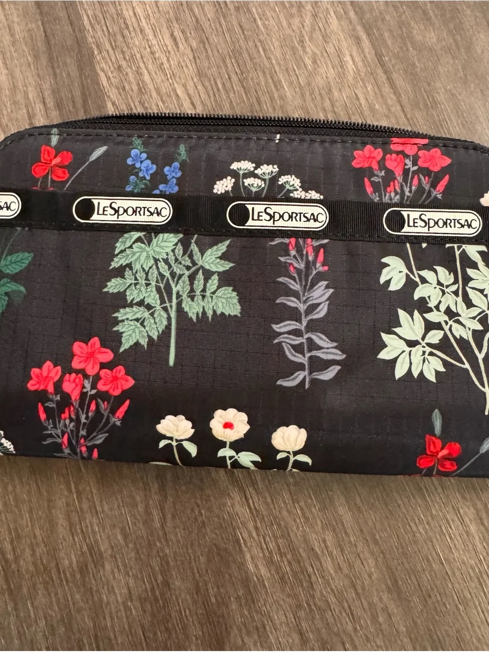 Lesportsac zip around